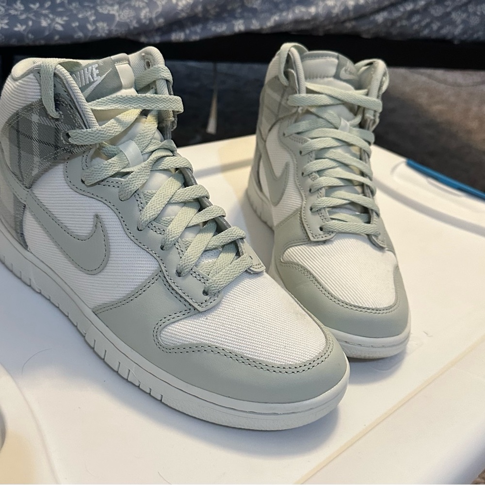 Nike Dunk High retro SE summit white, light silver